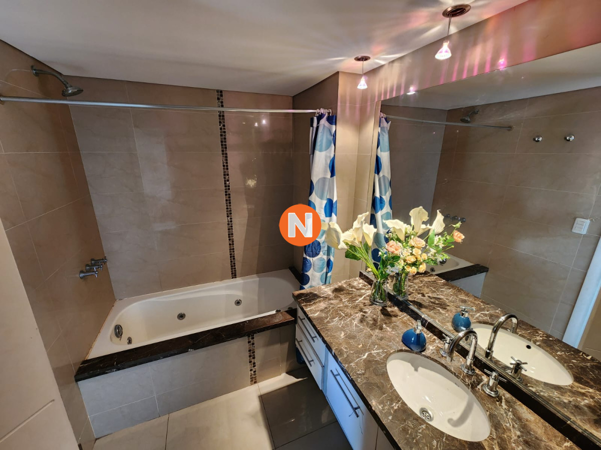 Apartamento Ref.7962 - Apartamento en Venta y Alquiler, Mansa, Punta del Este, 3 Dormitorios.