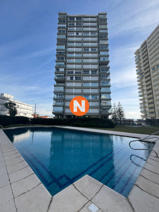 Apartamento Ref.203730 - Hermoso apartamento en primera linea al mar, en Venta y Alquiler, Mansa, Punta del Este, 3 Dormitorios.