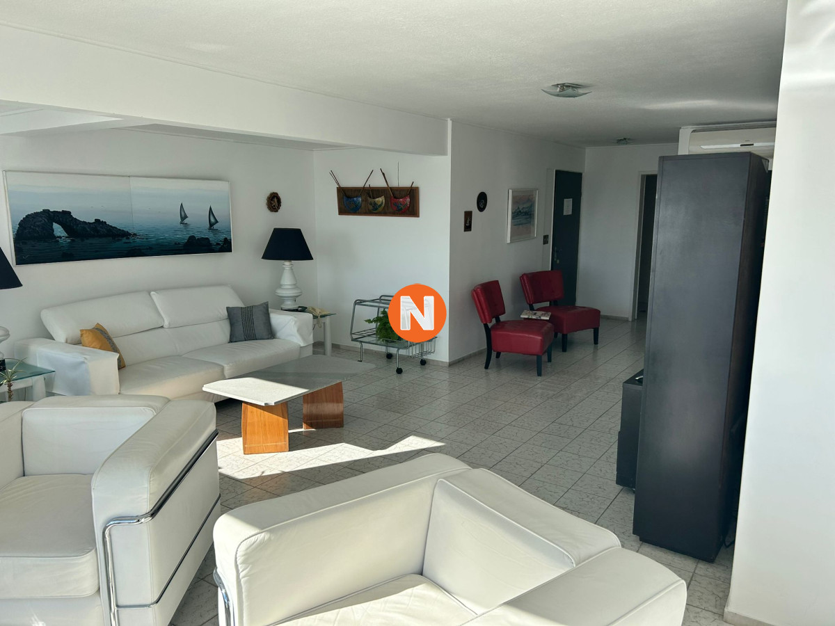 Apartamento Ref.203220 - Apartamento en Alquiler, Peninsula, Punta del Este, 2 Dormitorios.
