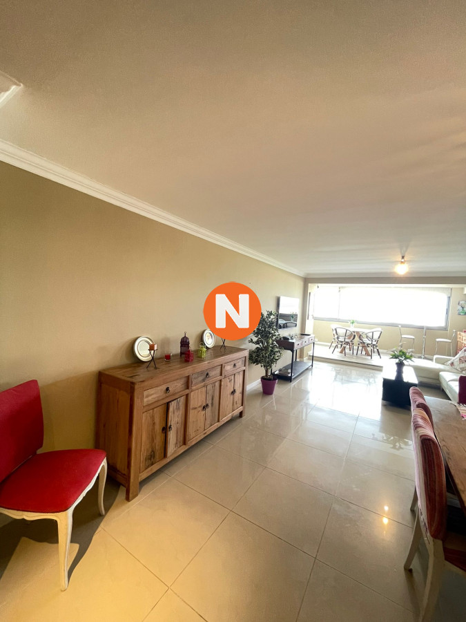 Apartamento Ref.214491 -  Venta y Alquiler apto 3 dormitorios  Primera Linea