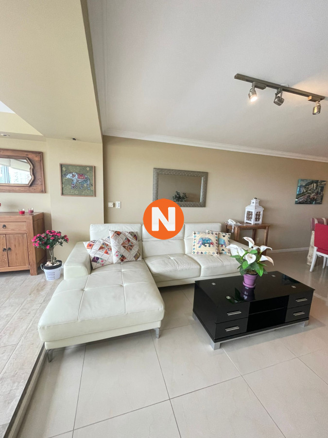 Apartamento Ref.214491 -  Venta y Alquiler apto 3 dormitorios  Primera Linea