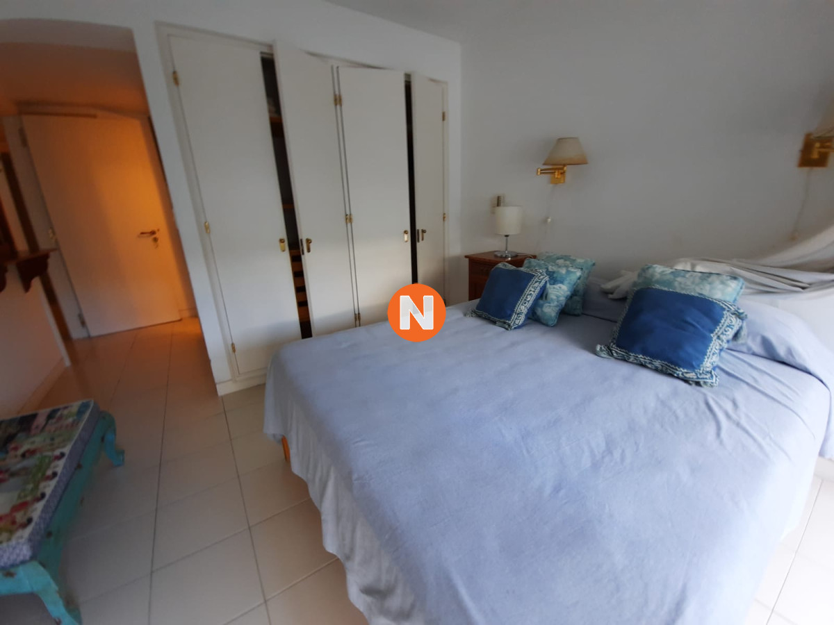 Apartamento Ref.3748 - Apartamento en Venta y Alquiler, Peninsula, Punta del Este, 3 Dormitorios.