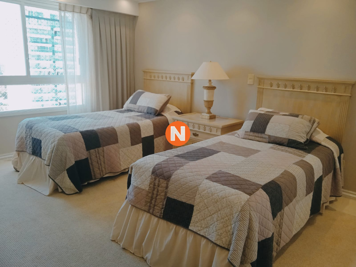 Apartamento Ref.217274 - Hermoso Penthouse , en uno de los edificios mas céntricos de Punta del Este!