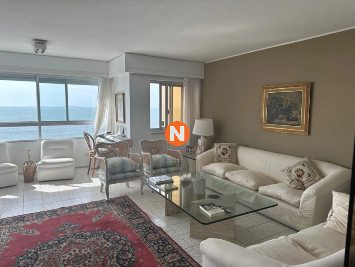 Apartamento Ref.214715 - Amplio Y Luminoso Apartamento Con Las Mejores Vistas De Punta Del Este en venta