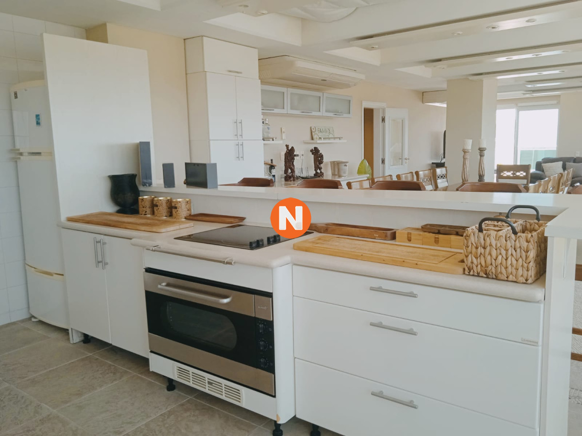 Apartamento Ref.217274 - Hermoso Penthouse , en uno de los edificios mas céntricos de Punta del Este!