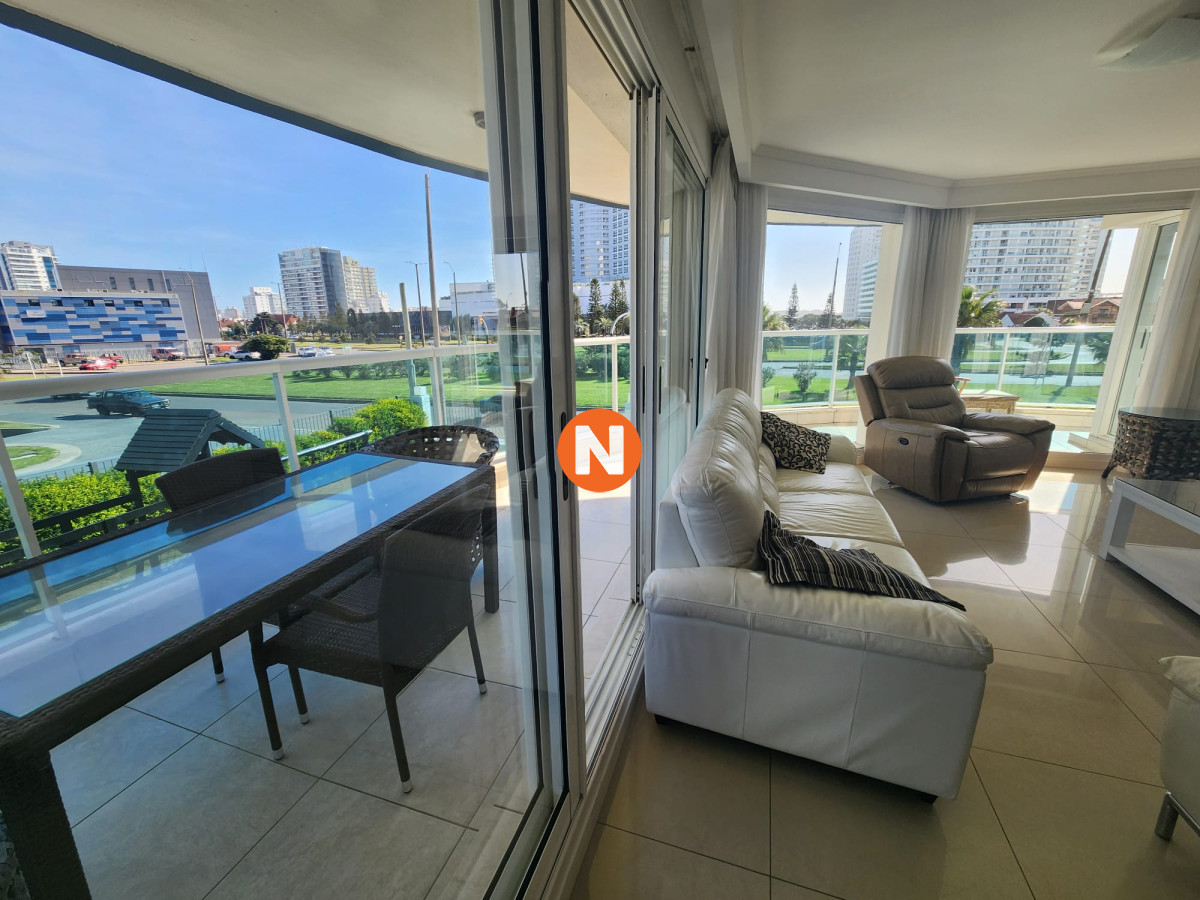 Apartamento Ref.7962 - Apartamento en Venta y Alquiler, Mansa, Punta del Este, 3 Dormitorios.