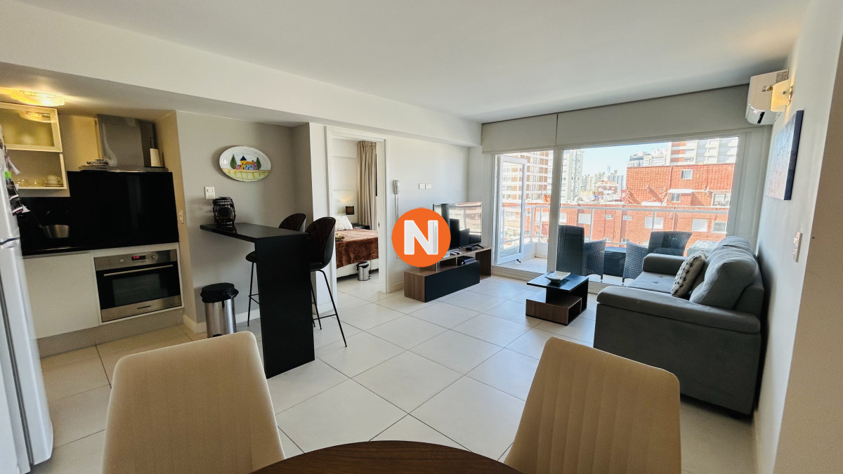 Apartamento Ref.223095 - Apartamento Lux Tower de dos dormitorios a metros de playa brava y mansa en Punta del Este 