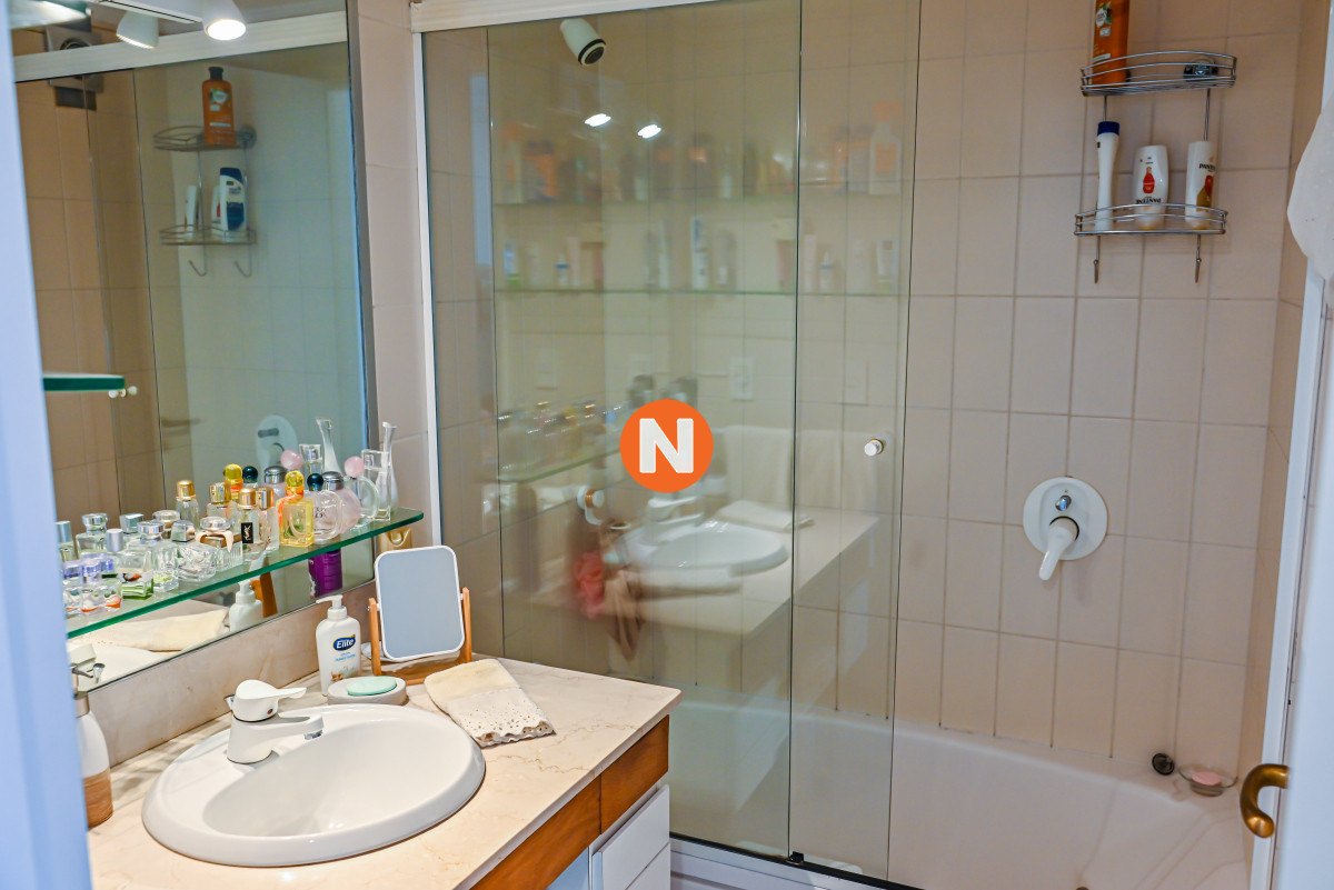Apartamento Ref.9446 - Apartamento en Venta y Alquiler, Peninsula, Punta del Este, 3 Dormitorios.