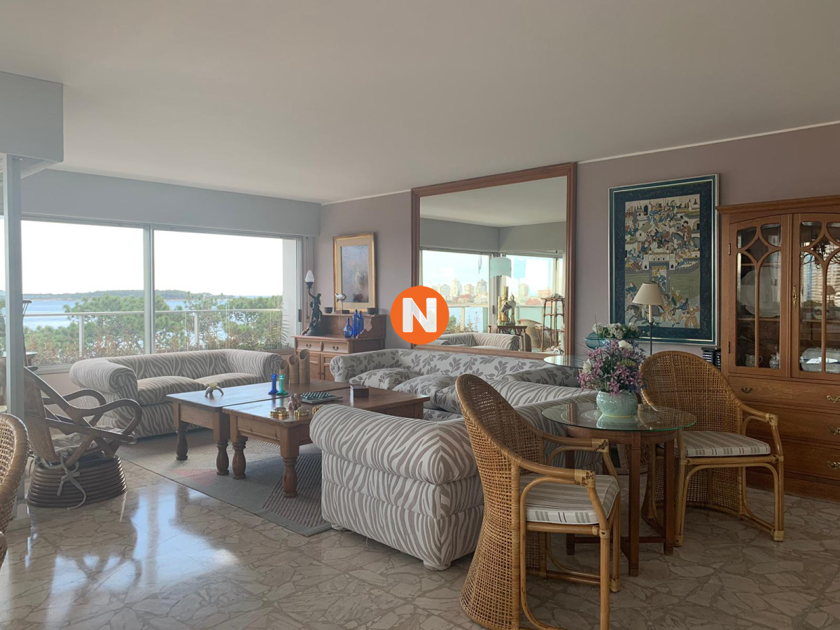 Apartamento Ref.215232 - Primera Linea en Mansa Edificio de Categoría