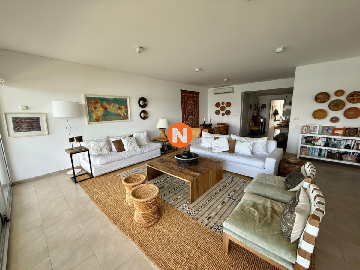 Apartamento Ref.6195 - Apartamento en Venta y Alquiler, La Barra, La Barra, 3 Dormitorios.