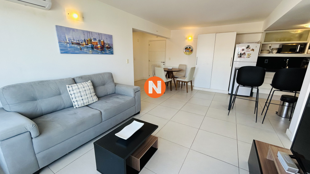 Apartamento Ref.223095 - Apartamento Lux Tower de dos dormitorios a metros de playa brava y mansa en Punta del Este 