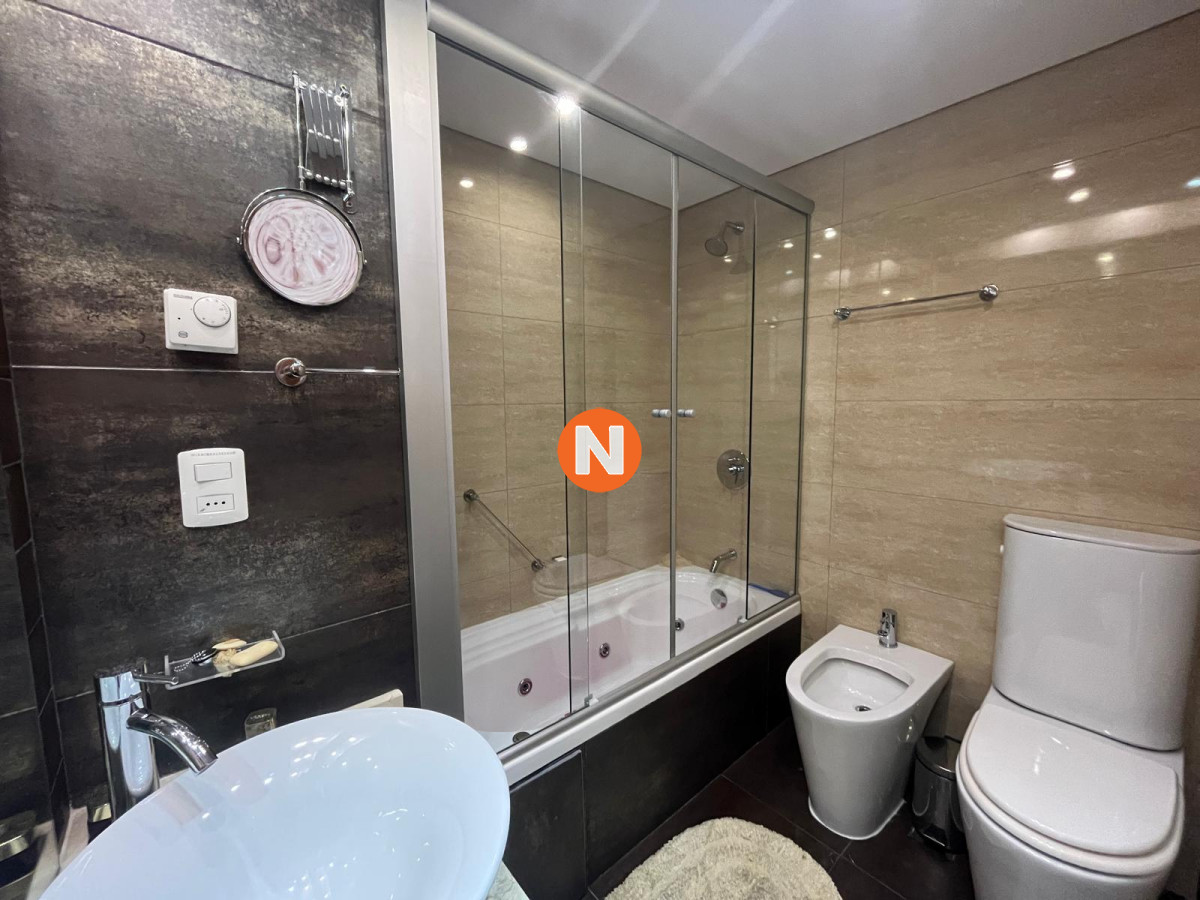 Apartamento Ref.200050 - Apartamento en Venta, Mansa, Punta del Este, 2 Dormitorios.