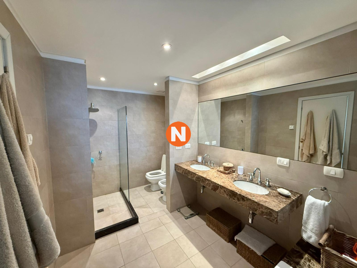 Apartamento Ref.6195 - Apartamento en Venta y Alquiler, La Barra, La Barra, 3 Dormitorios.