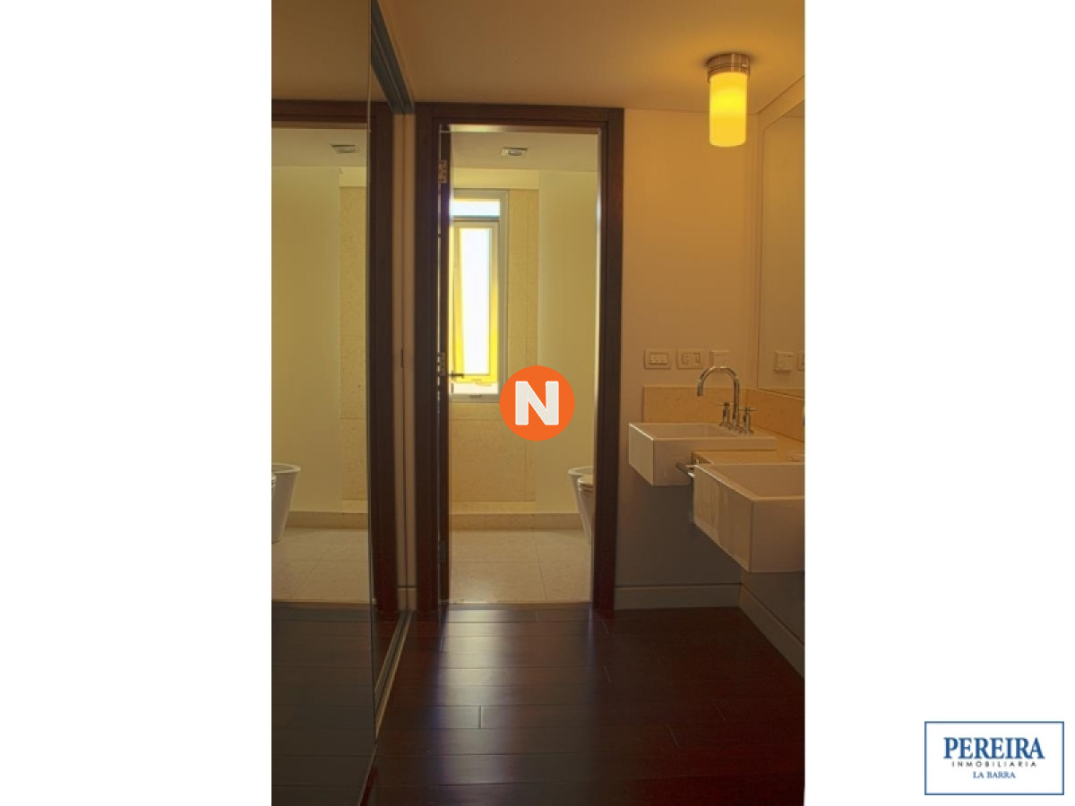 Apartamento Ref.216693 - Espectacular Pent house sobre el puerto, 4 suites, piscina propia.