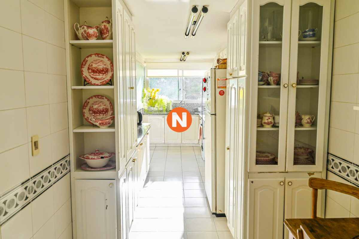 Apartamento Ref.223245 - En Venta, 5 dormitorios, Playa Brava