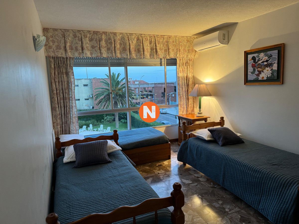 Apartamento Ref.203730 - Hermoso apartamento en primera linea al mar, en Venta y Alquiler, Mansa, Punta del Este, 3 Dormitorios.