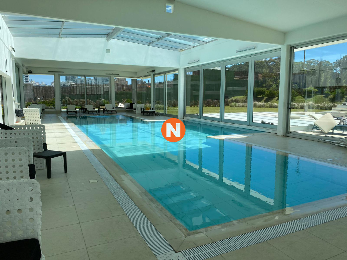 Apartamento Ref.220155 - Venta de Apartamento 3 dormitorios + servicio - Playa Brava - Punta del Este