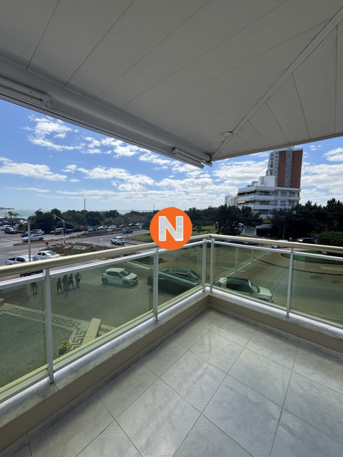 Apartamento Ref.171 - CORAL TOWER VENTA DE APARTAMENTO DE 3 SUITES + DEPENENDECNIA PLAYA MANSA PUNTA DEL ESTE