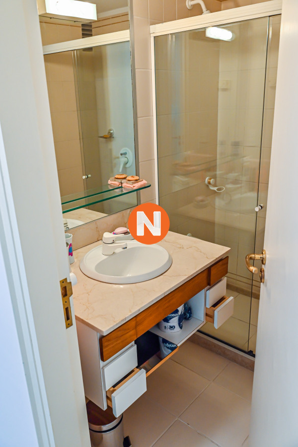 Apartamento Ref.9446 - Apartamento en Venta y Alquiler, Peninsula, Punta del Este, 3 Dormitorios.