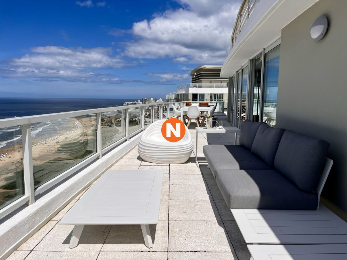 Apartamento Ref.223788 - Exclusivo Penthouse en primera linea en Venta