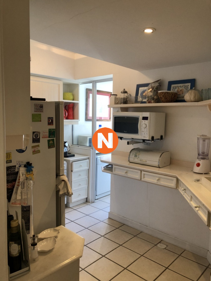 Apartamento Ref.2441 - Apartamento en Venta y Alquiler, Mansa, Punta del Este, 2 Dormitorios.