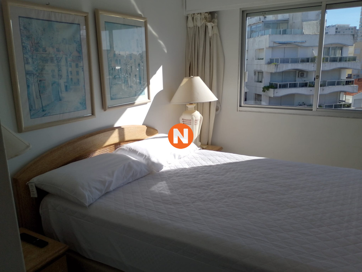 Apartamento Ref.8632 - Apartamento en Venta y Alquiler, Peninsula, Punta del Este, 2 Dormitorios.