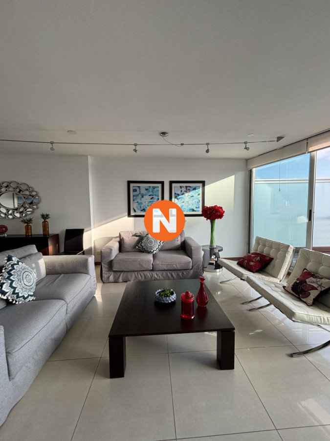 Apartamento Ref.200635 - Penthouse a la Venta, en Roosevelt, 3 dormitorios