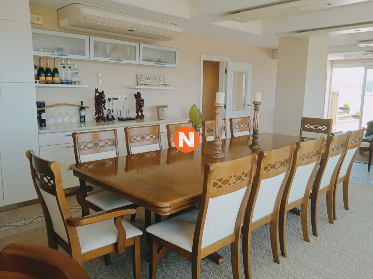 Apartamento Ref.217274 - Hermoso Penthouse , en uno de los edificios mas céntricos de Punta del Este!