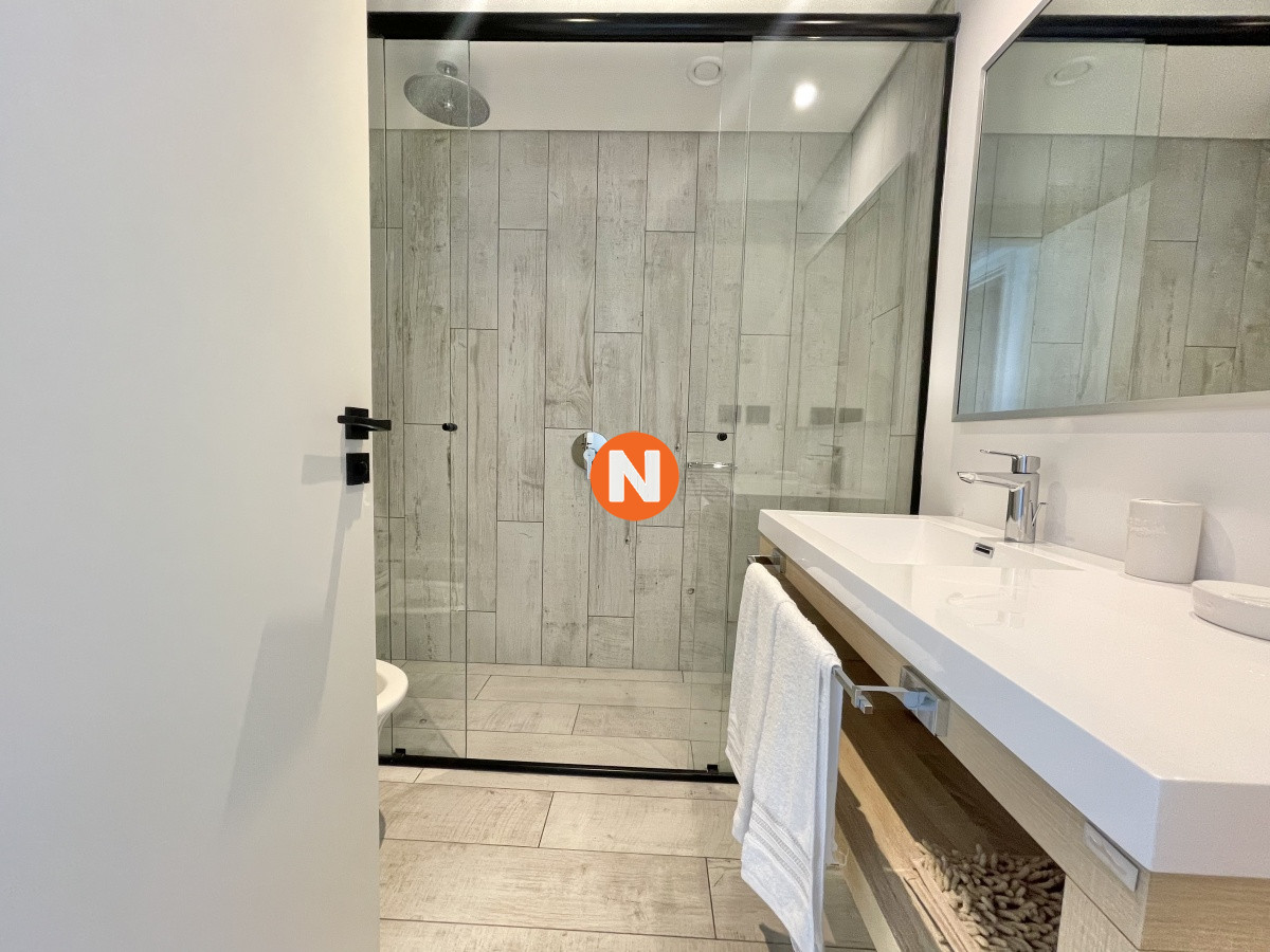 Apartamento Ref.220147 - VENTA DE APARTAMENTO DE 2 DORMITORIOS EN SUITE EN EDIFICIO SURFSIDE PUNTA DEL ESTE