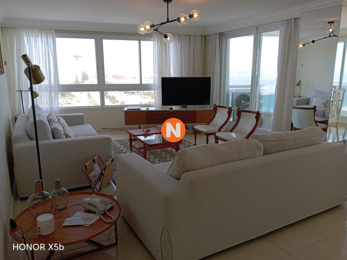 Apartamento Ref.6525 - Apartamento en venta y Alquiler, Mansa, Punta del Este, 3 Dormitorios.