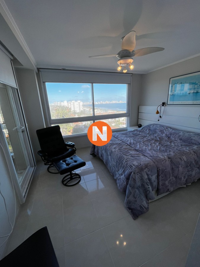 Apartamento Ref.8432 - Apartamento en Venta de 3 dormitorios y servicio, Playa Mansa Punta del Este