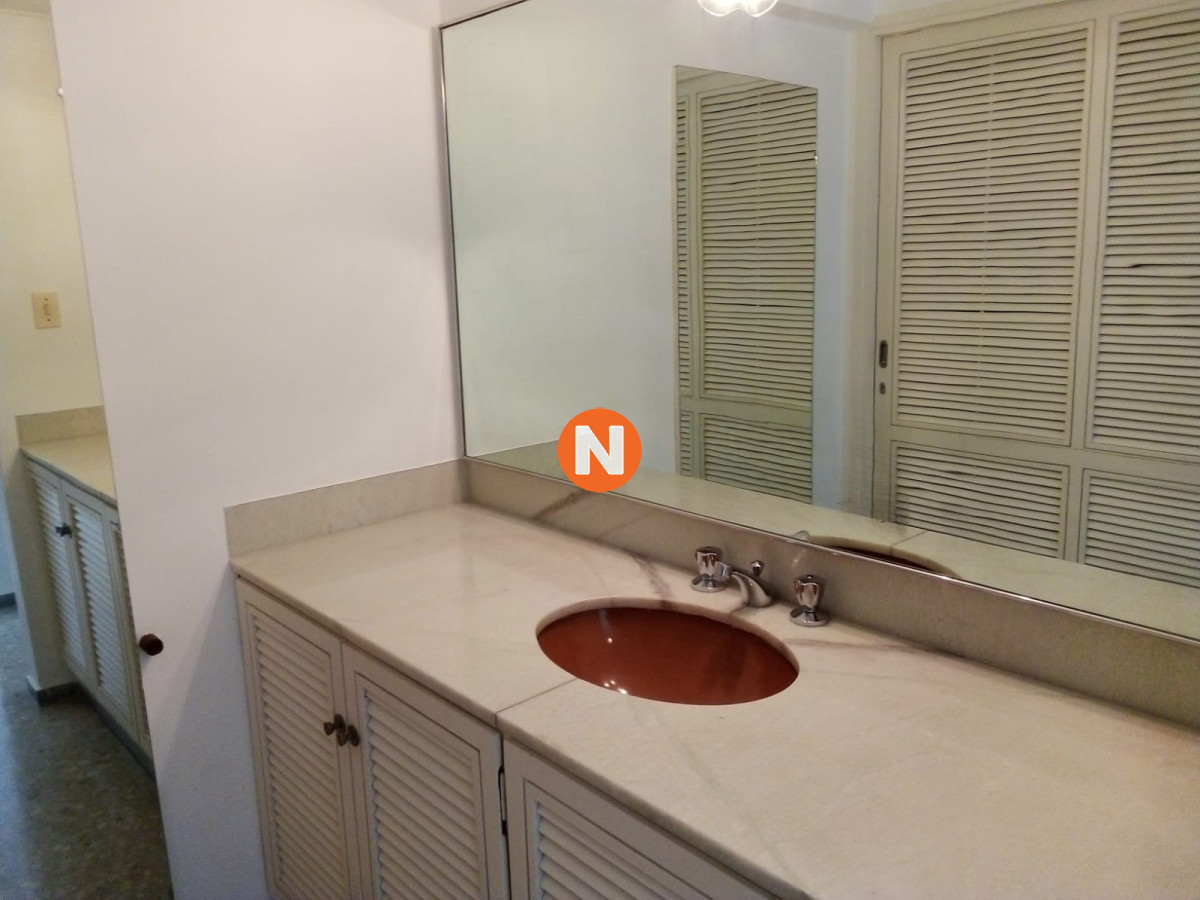 Apartamento Ref.201842 - Apartamento en Venta, Mansa, Punta del Este, 3 Dormitorios.