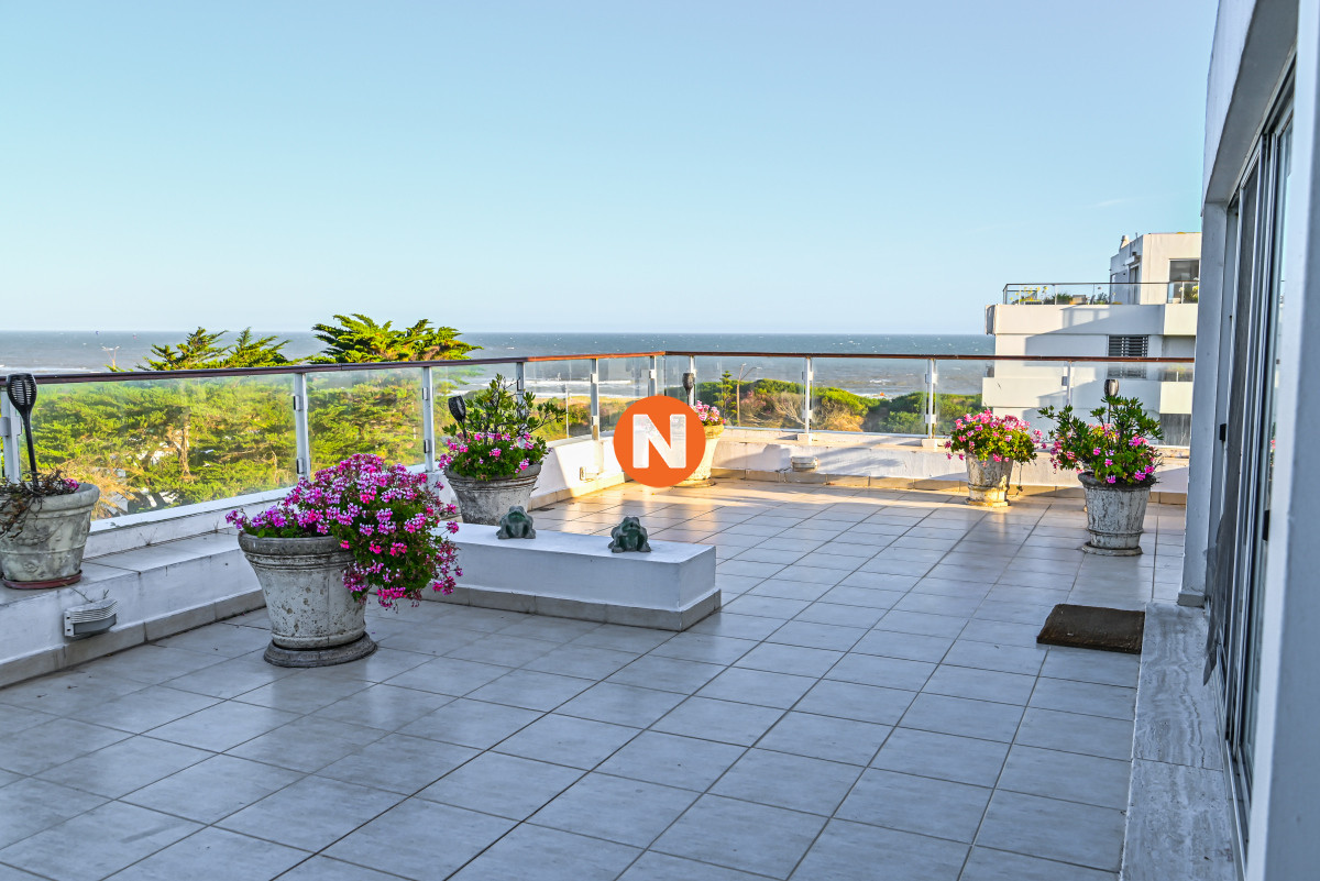 Apartamento Ref.223245 - En Venta, 5 dormitorios, Playa Brava