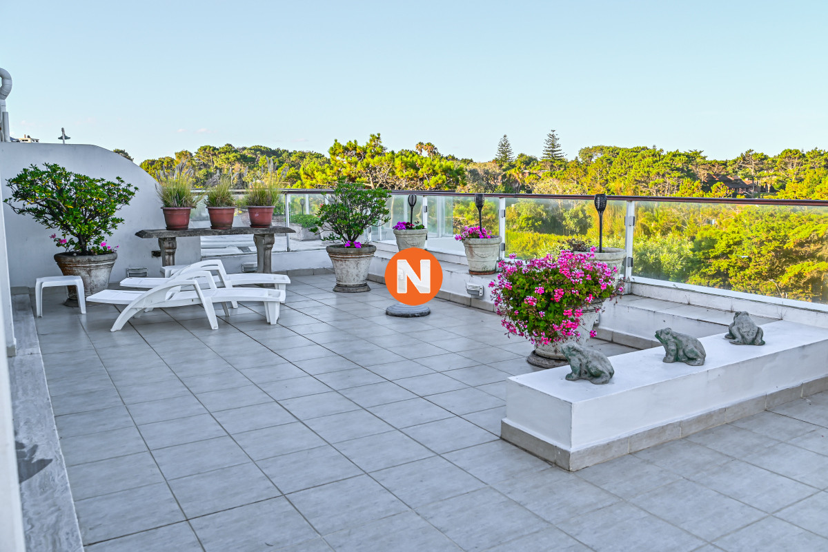 Apartamento Ref.223245 - En Venta, 5 dormitorios, Playa Brava