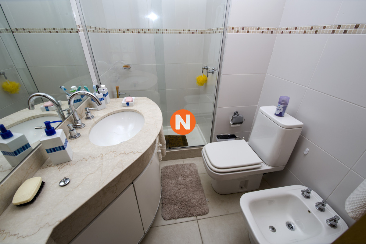 Apartamento Ref.5786 - Apartamento en Venta y Alquiler, Mansa, Punta del Este, 2 Dormitorios.