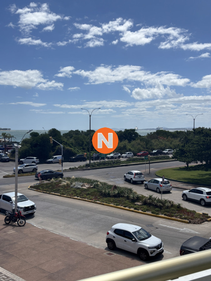 Apartamento Ref.171 - CORAL TOWER VENTA DE APARTAMENTO DE 3 SUITES + DEPENENDECNIA PLAYA MANSA PUNTA DEL ESTE