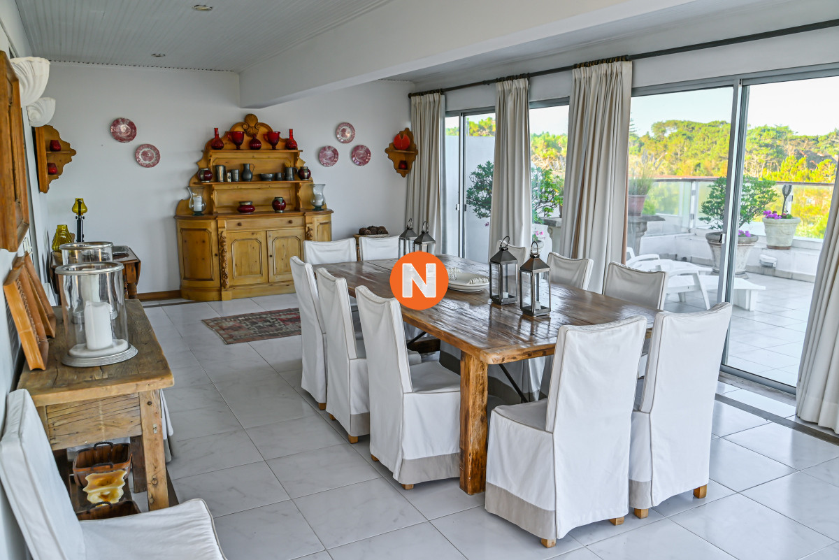 Apartamento Ref.223245 - En Venta, 5 dormitorios, Playa Brava