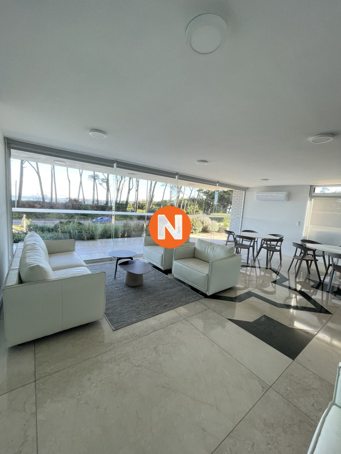 Apartamento Ref.222739 - En Venta - Apartamento 3 habitaciones, frente al mar. Parada 7, Punta del Este.