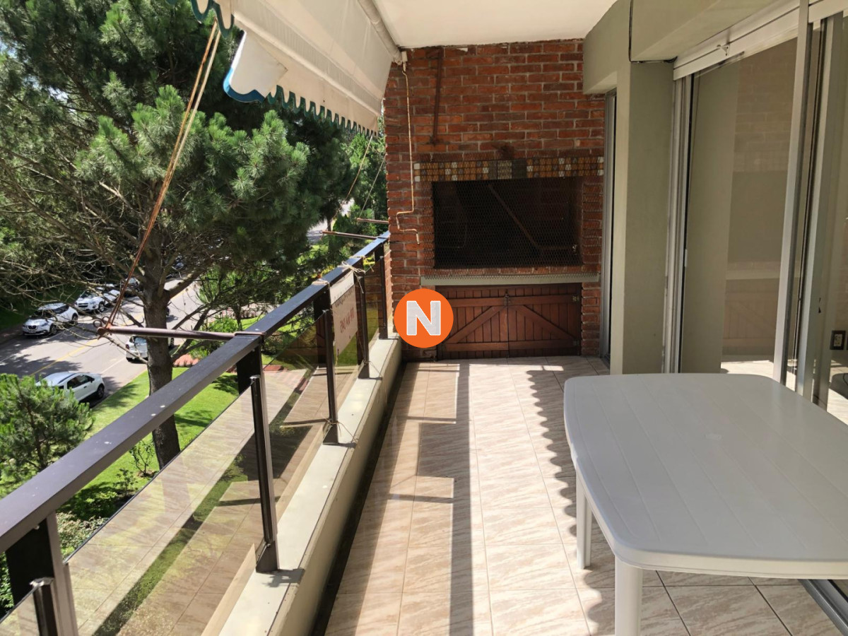 Apartamento Ref.214138 - Luminoso Apartamento 4 dormitorios Frente a Mansa