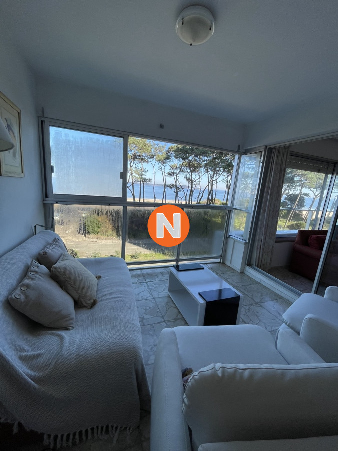 Apartamento Ref.222739 - En Venta - Apartamento 3 habitaciones, frente al mar. Parada 7, Punta del Este.