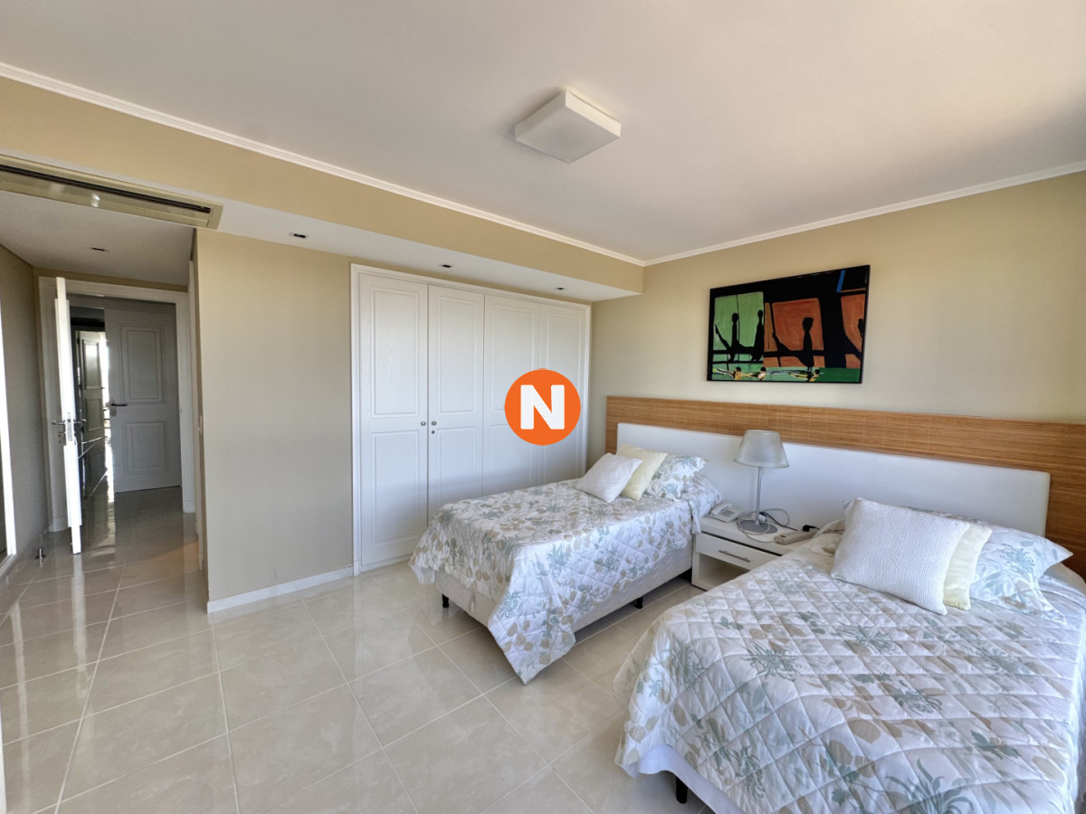 Apartamento Ref.224807 - LE JARDIN PISO ALTO VENTA DE APARTAMENTO DE 3 Y DEPENDENCIA 