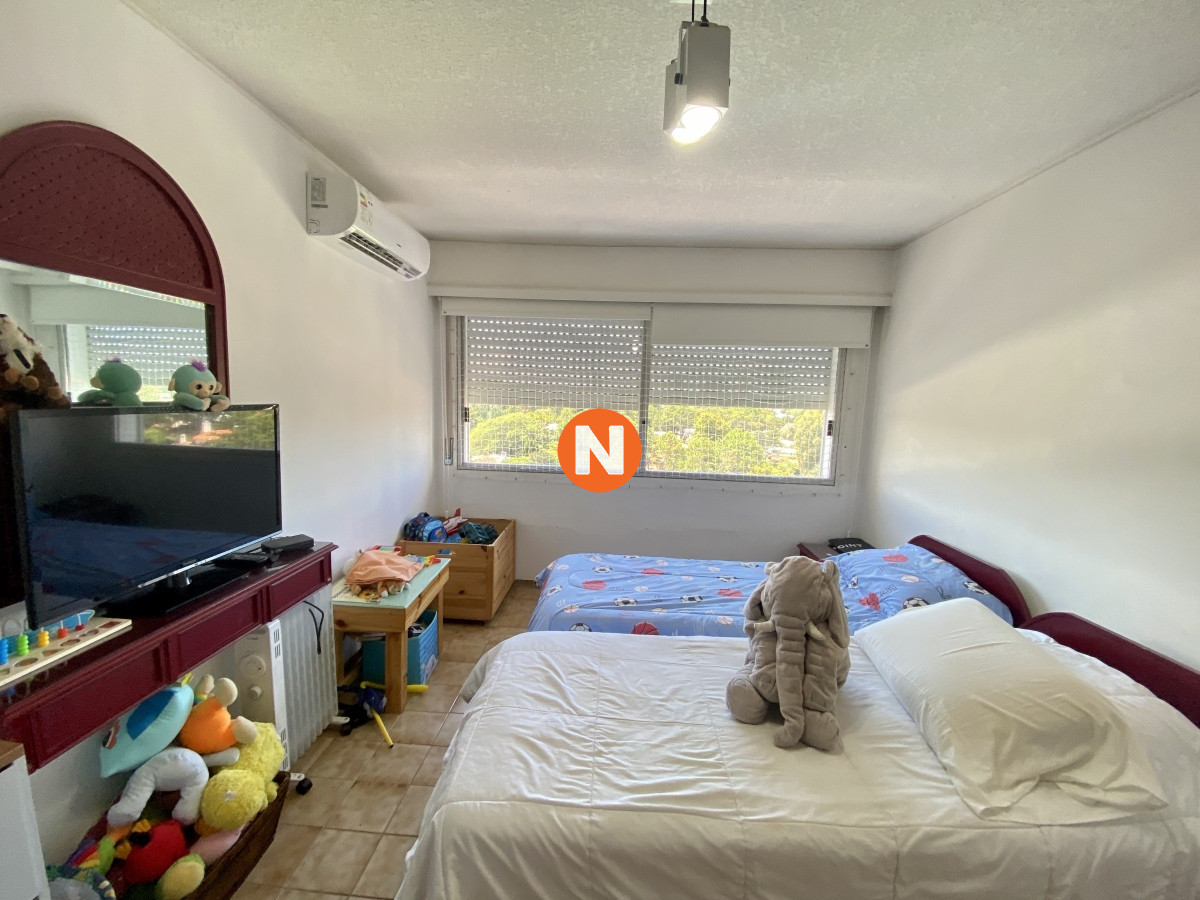 Apartamento Ref.222083 - Apartamento venta 2 dormitorios y servicio Punta del Este