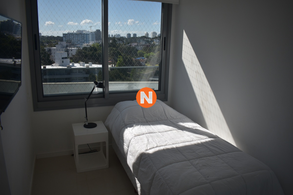Apartamento Ref.220080 - VENTA DE APARTAMENTO DE 2 DORMITORIOS Y SERVICIO EN BRAVA PUNTA DEL ESTE 