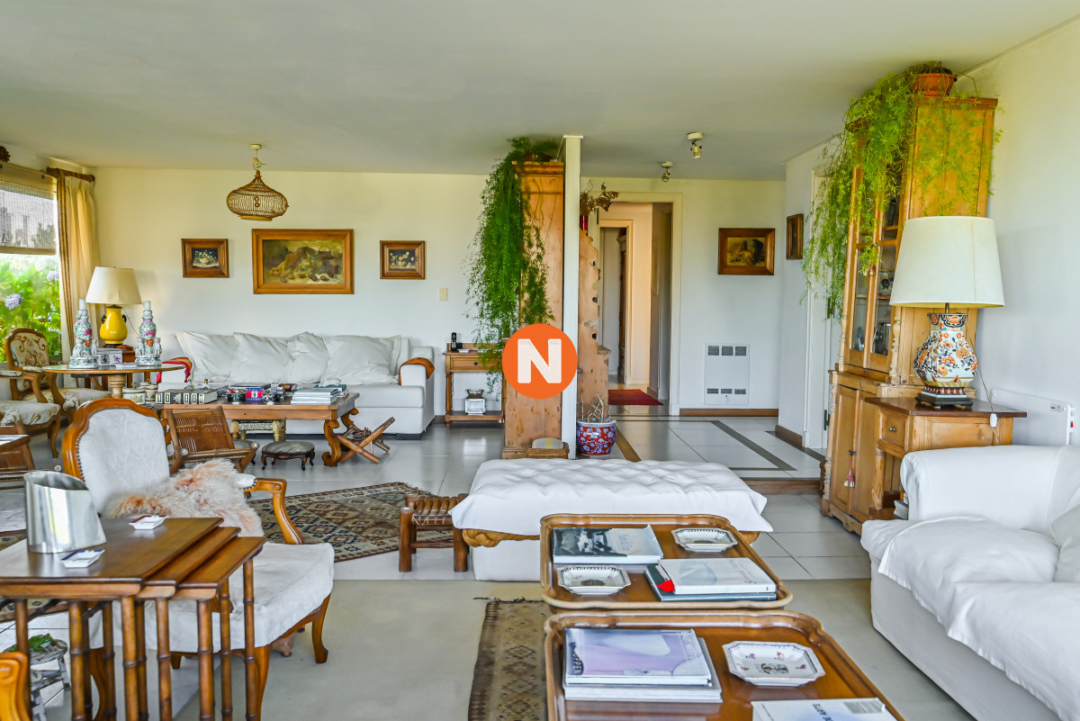 Apartamento Ref.223245 - En Venta, 5 dormitorios, Playa Brava