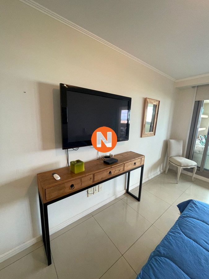 Apartamento Ref.214491 -  Venta y Alquiler apto 3 dormitorios  Primera Linea
