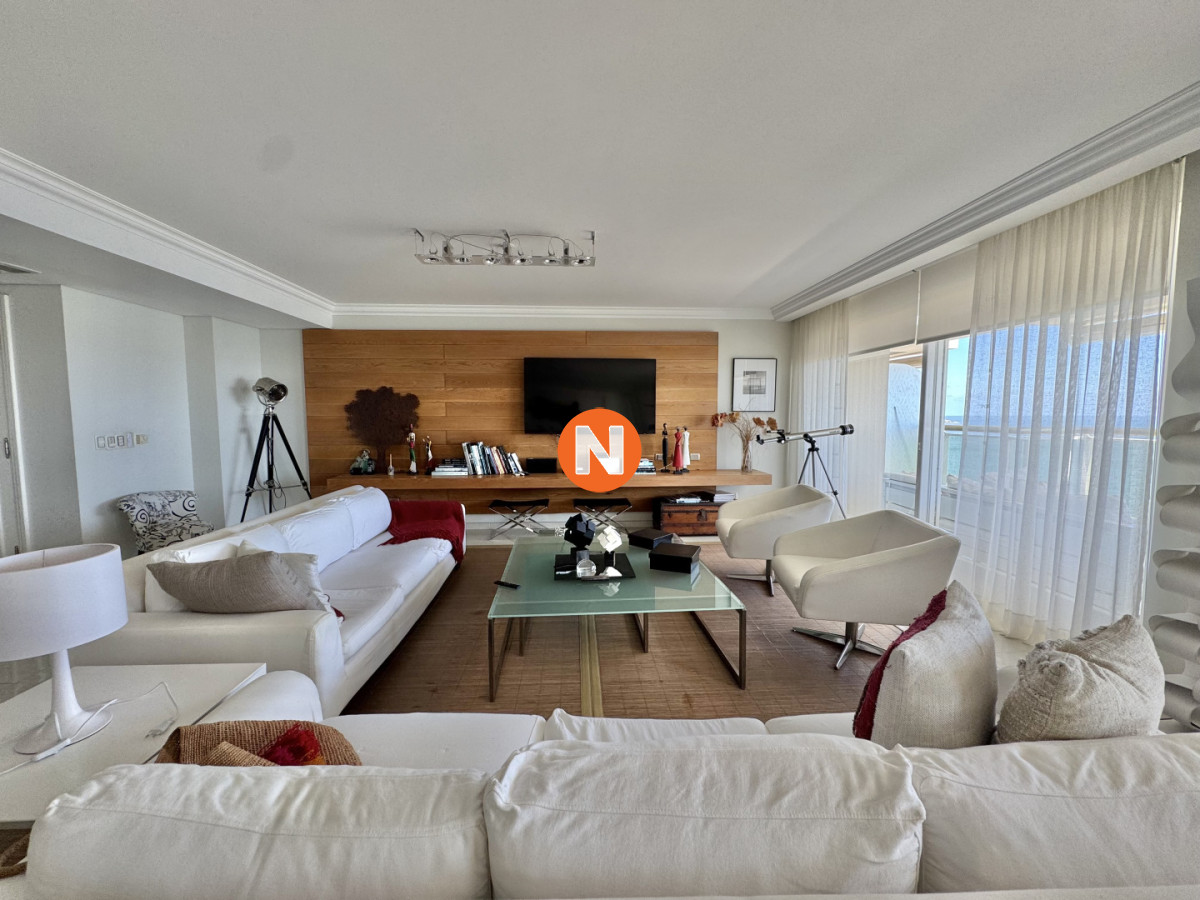 Apartamento Ref.224807 - LE JARDIN PISO ALTO VENTA DE APARTAMENTO DE 3 Y DEPENDENCIA 