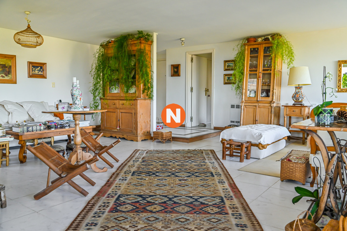 Apartamento Ref.223245 - En Venta, 5 dormitorios, Playa Brava