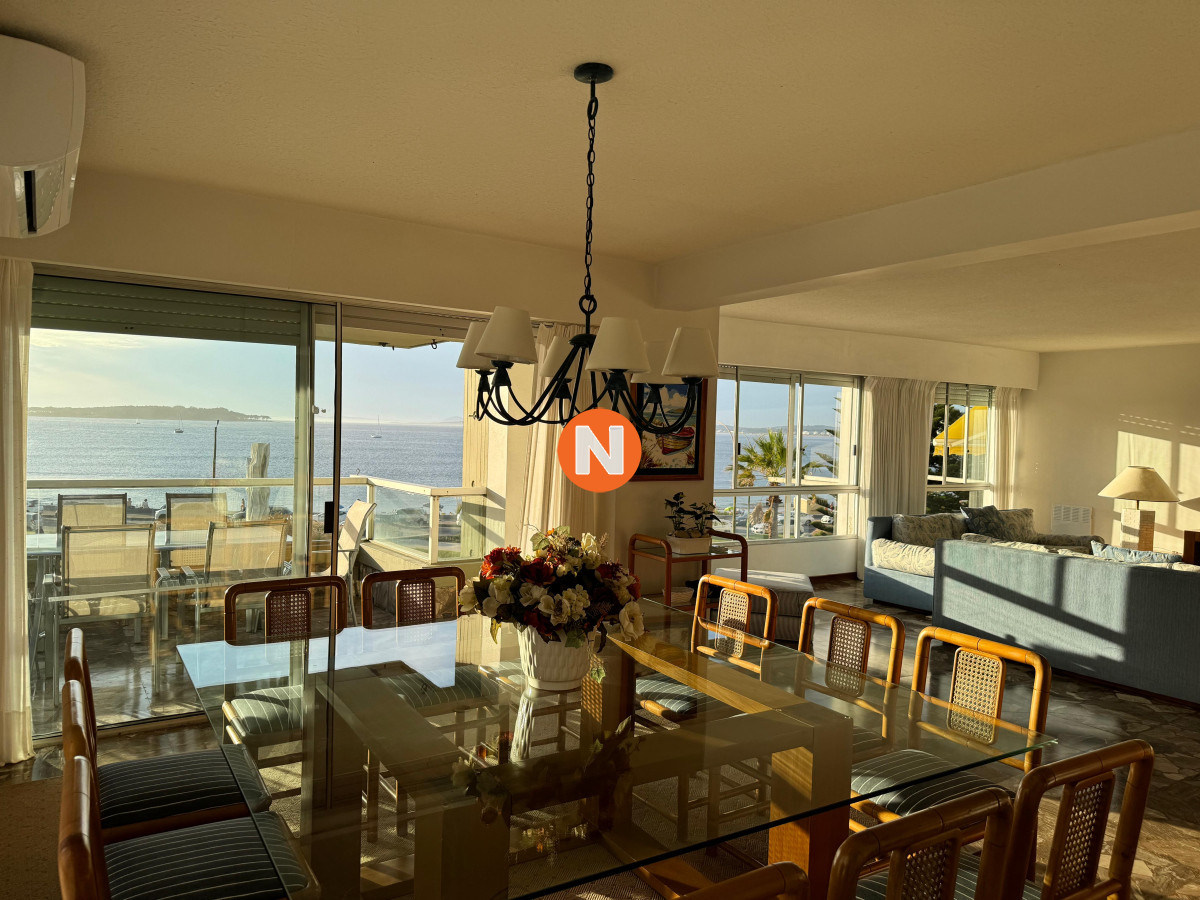 Apartamento Ref.203730 - Hermoso apartamento en primera linea al mar, en Venta y Alquiler, Mansa, Punta del Este, 3 Dormitorios.