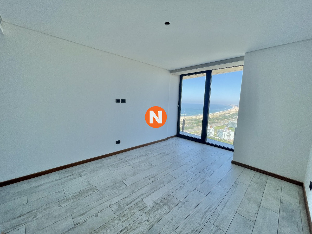 Apartamento Ref.220430 - VENTA DE APARTAMENTO DE 4 DORMITORIOS EN SUITE EN EDIFICIO SURFSIDE PUNTA DEL ESTE 