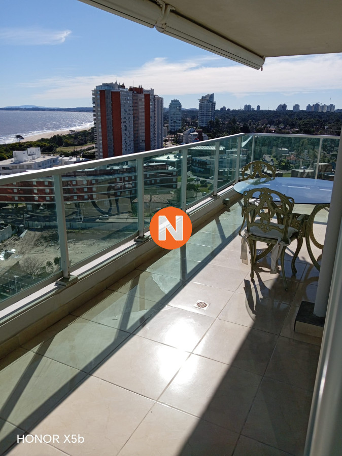 Apartamento Ref.8281 - Apartamento en Venta y Alquiler, Mansa, Punta del Este, 3 Dormitorios.